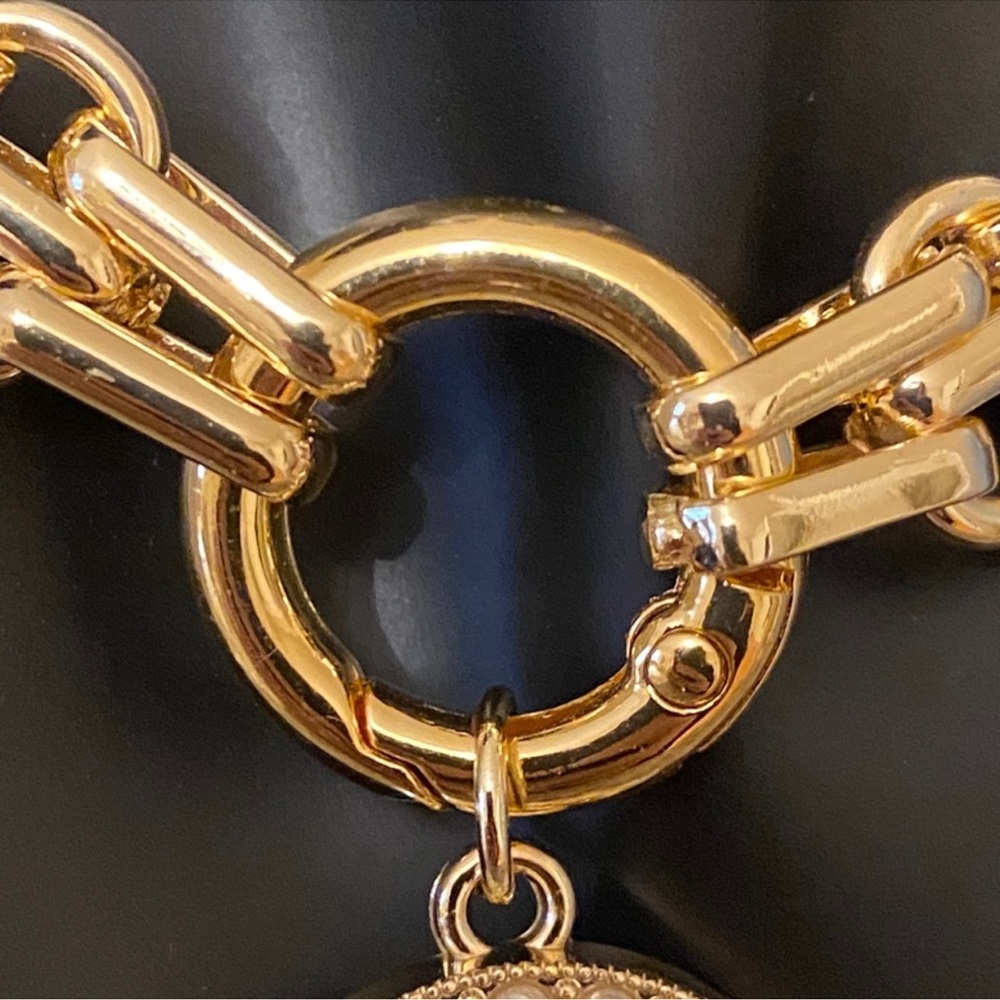 CHANEL Gold-Tone Double CC Pearl Drop Pendant - Picture 6 of 12